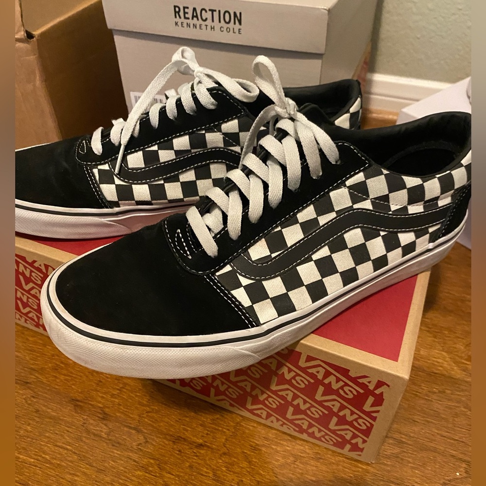 Men’s Black/White checkered shoes. Size 11.5